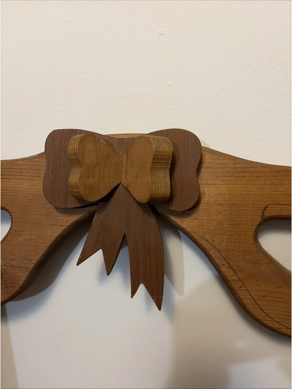Wooden Wall Shelf Knick Knack Bow Accent 16”x26” Country Cottage 3 Pegs 80s 90s